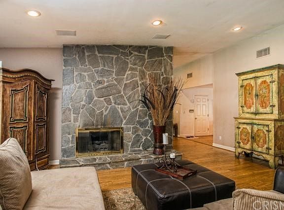 5th image of 23763 Clarendon St