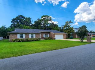 16 Maple Ave, Shalimar, FL 32579