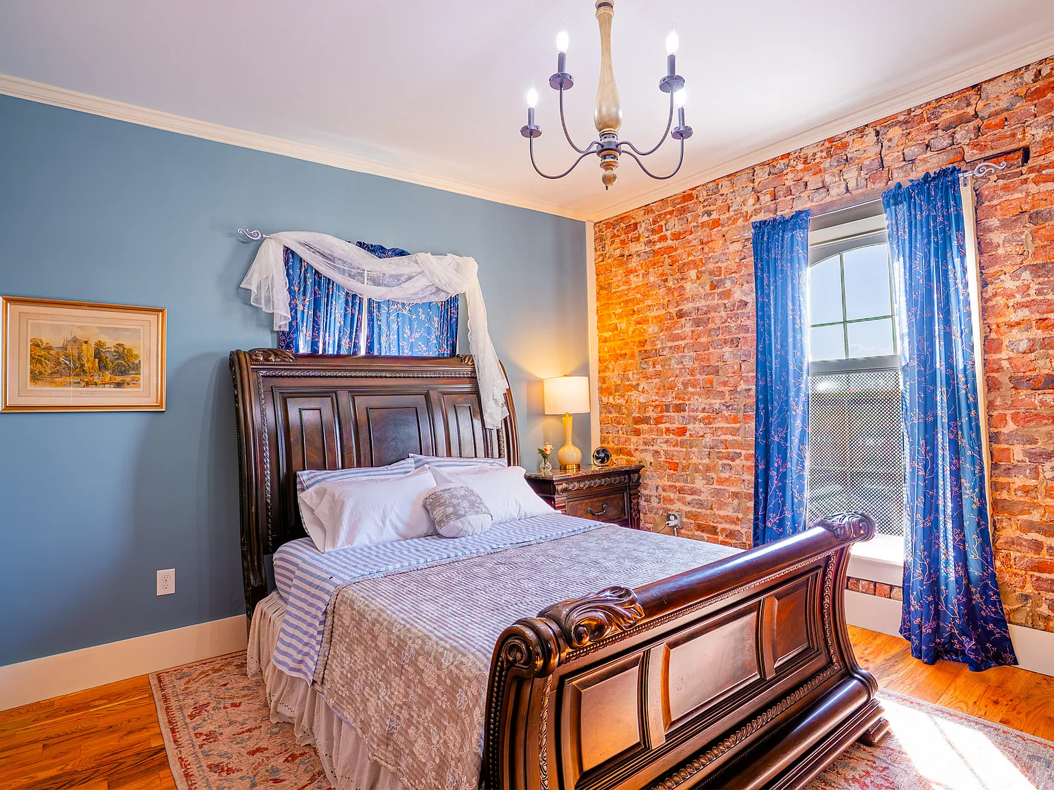 5 bed, $2,100 — Photo 1