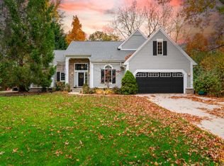 6839 Hubbard Cir, Clarkston, MI 48348