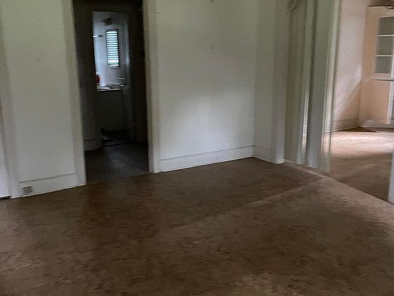 4th image of 2050 East Cir