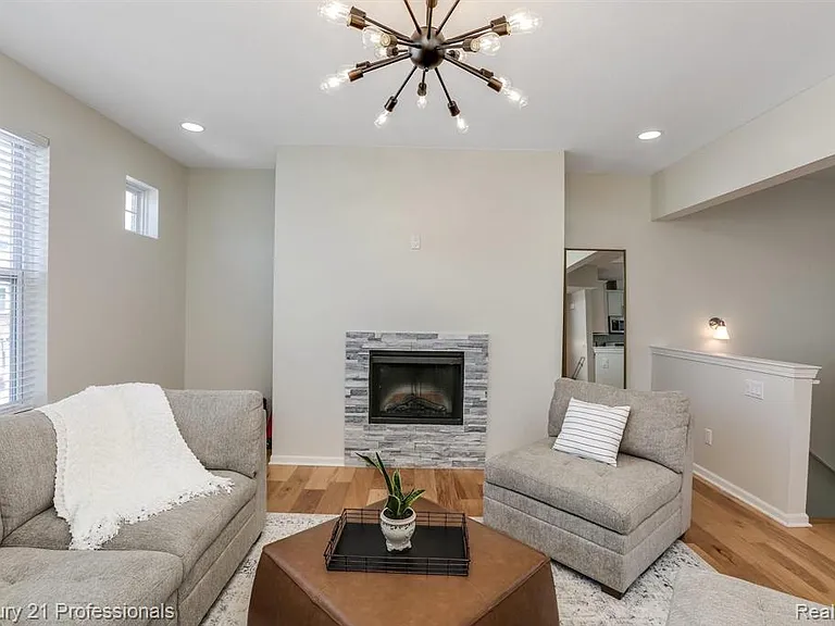 67 Kalter Dr — Photo 9