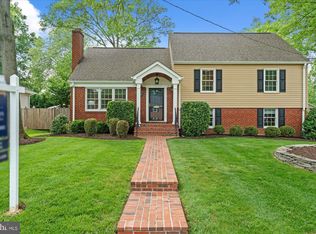 8410 Crown Pl, Alexandria, VA 22308
