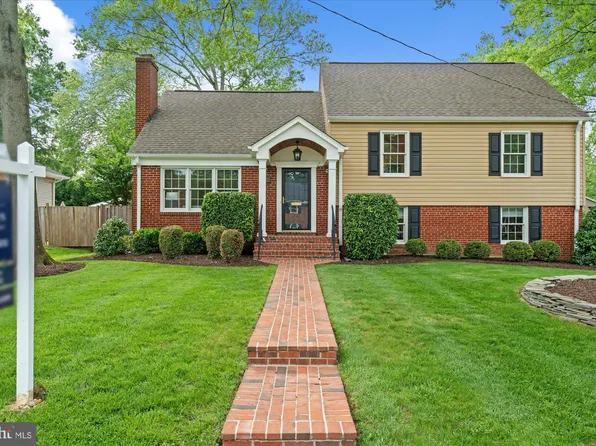8410 Crown Pl, Alexandria, VA 22308