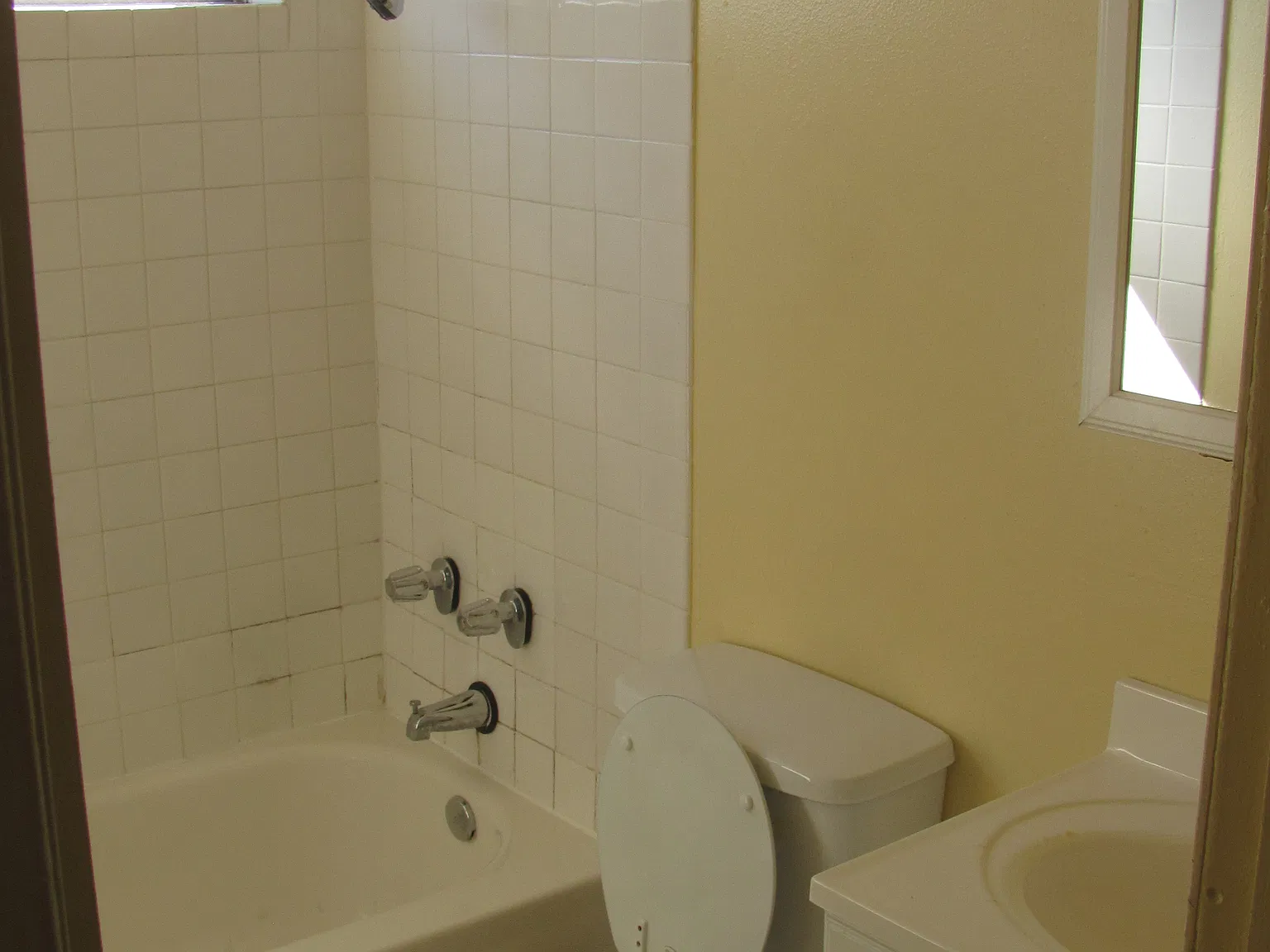 2 bed, 750 sqft, $2,100 — Photo 3