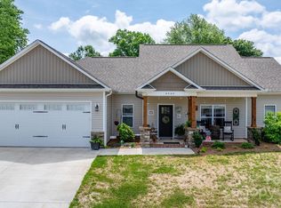 4949 Southview Dr, Hickory, NC 28602