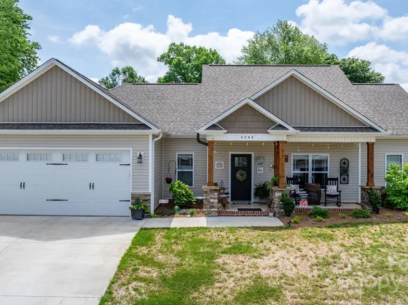 4949 Southview Dr, Hickory, NC 28602