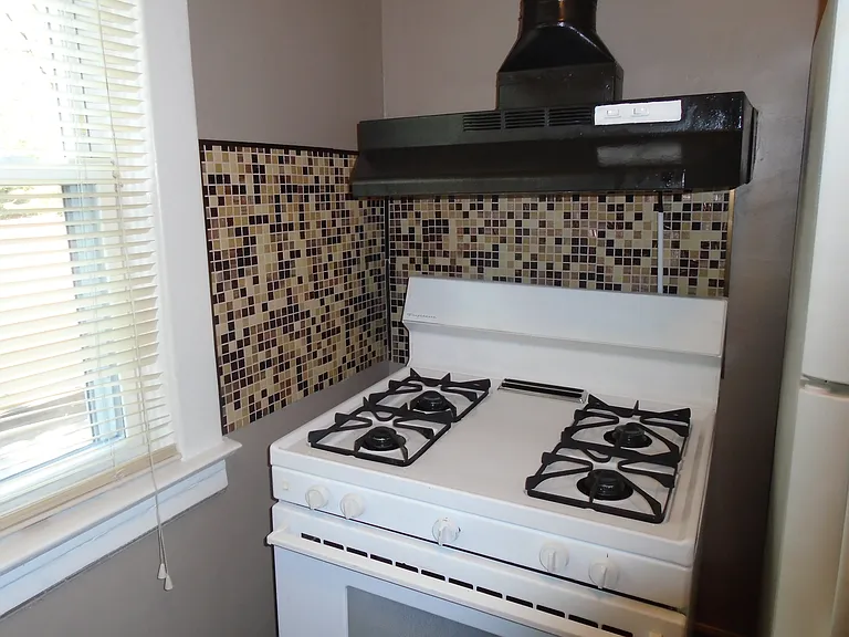 100 N 33rd St #4 — Photo 10