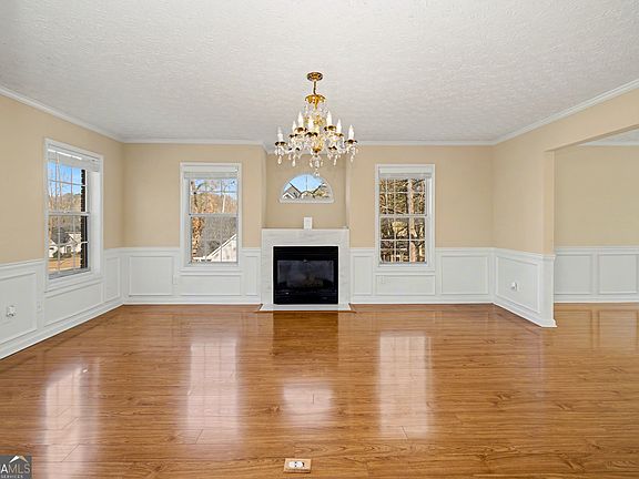 3rd image of 125 Chadwick Dr