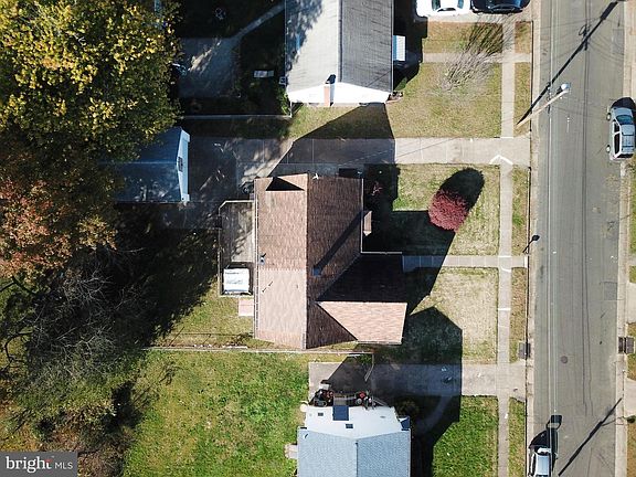 4th image of 2533 42nd St