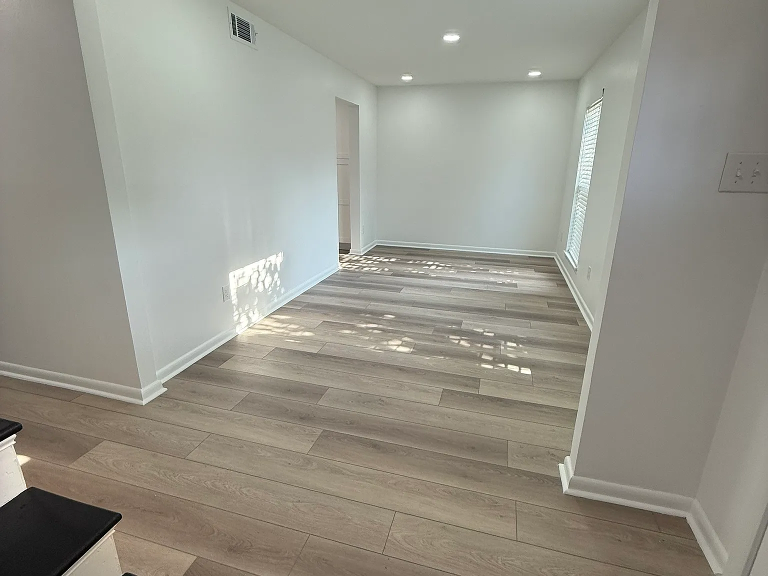 3 bed, 2.5 bath, 1586 sqft, $2,100 — Photo 4