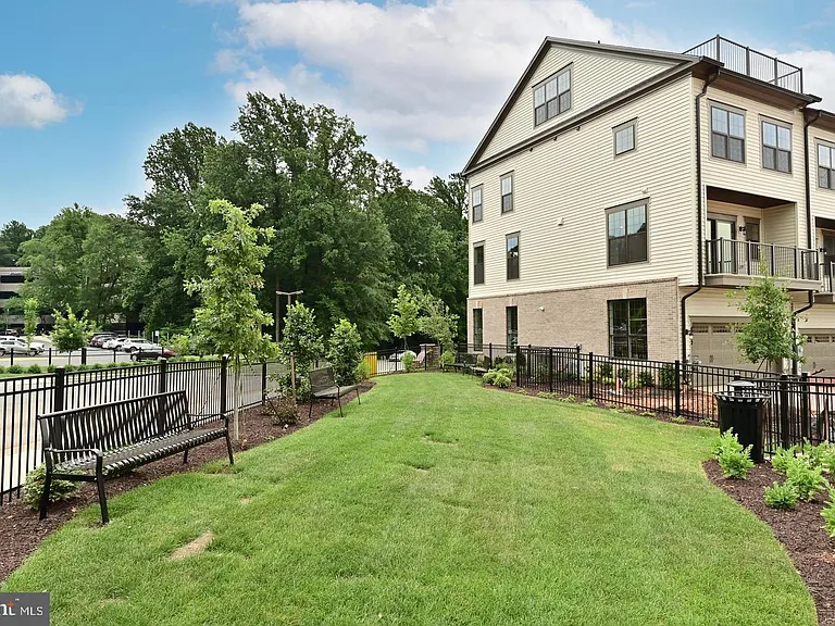 4404 Fair Lakes Ct — Photo 49
