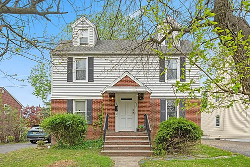 824 Pompton Ave Photo 1