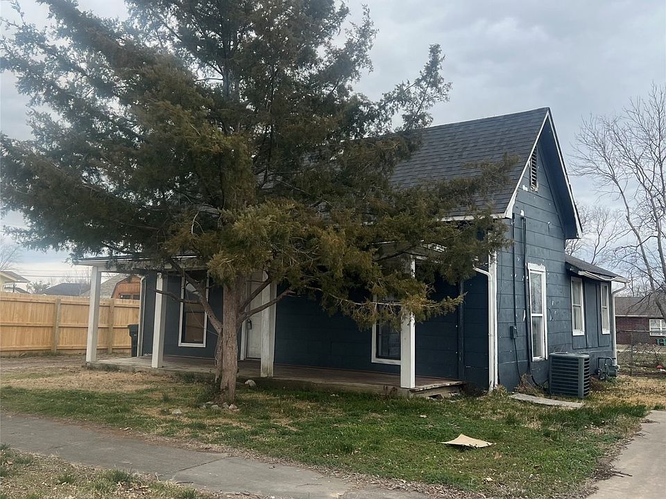 2nd image of 216 N Lavira Ave
