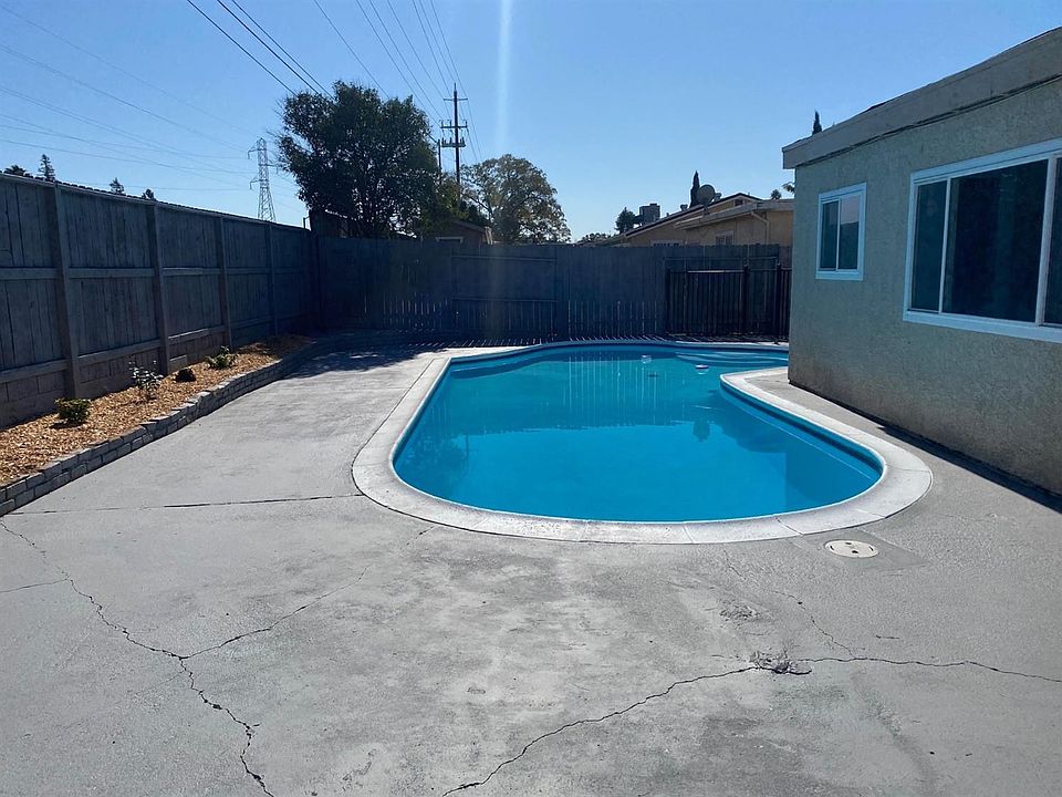 2nd image of 8025 Rockhurst Way