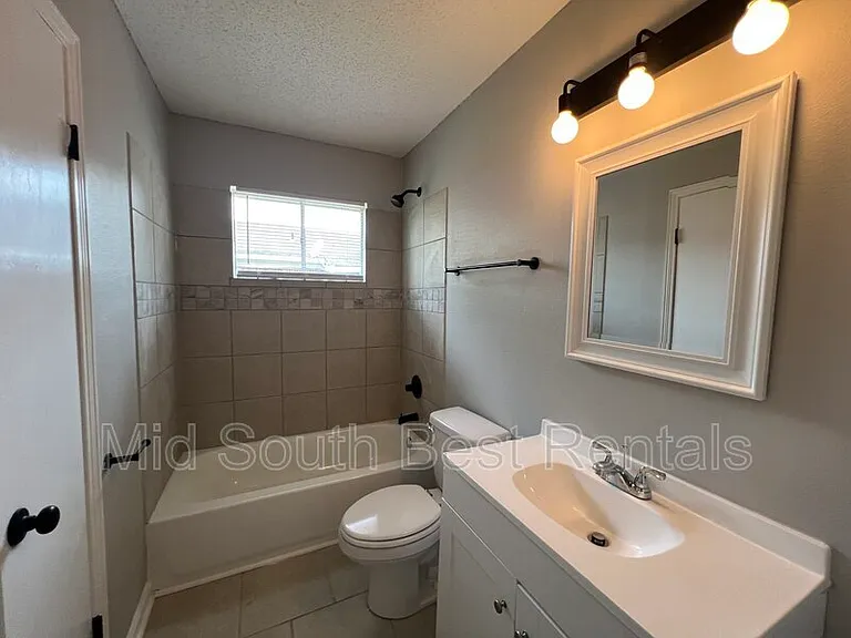 1785 Tampa Cv — Photo 8