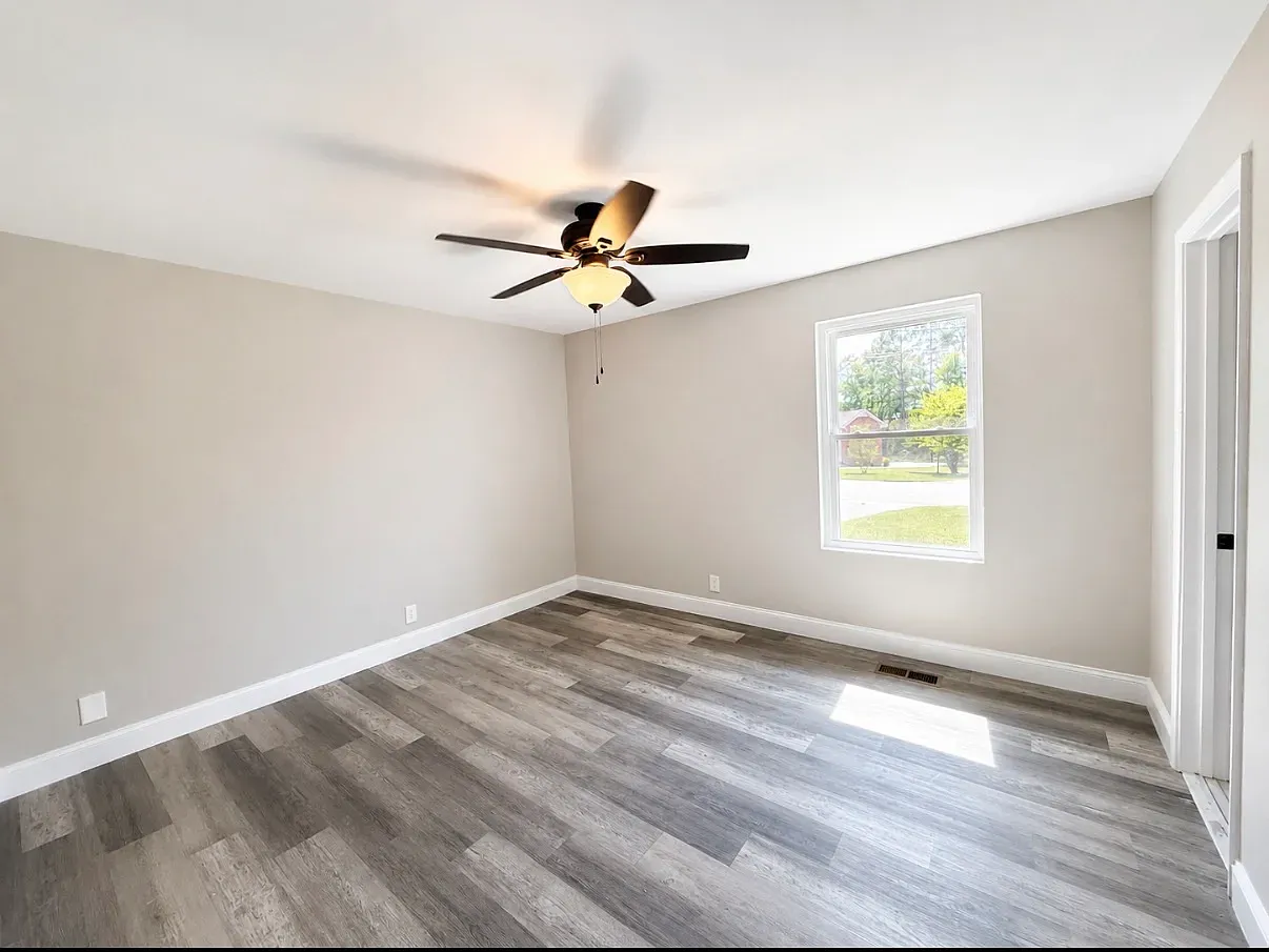 3 bed, 1150 sqft, $1,900 — Photo 2