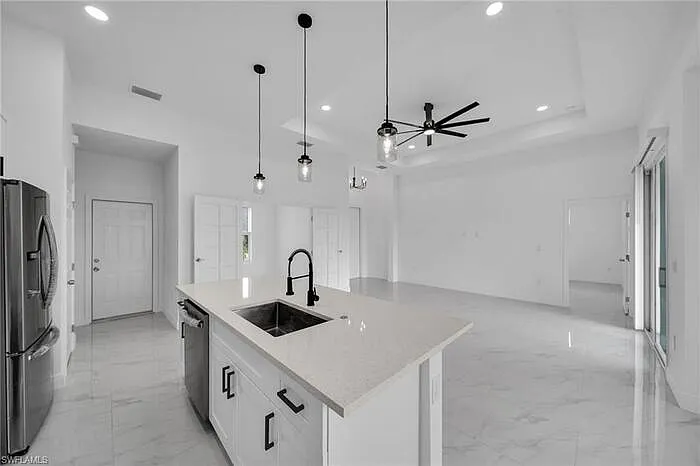 438 Poplar St — Photo 7