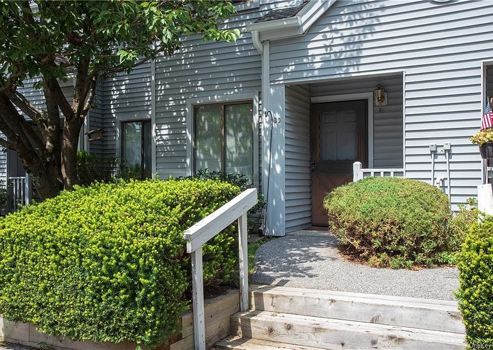1st image of 30 Sharon Lynn Blvd