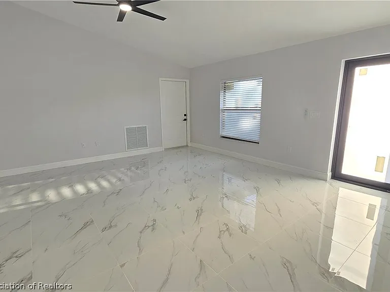4720 Trout Ave — Photo 8