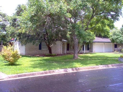 4th image of 714 Indigo St