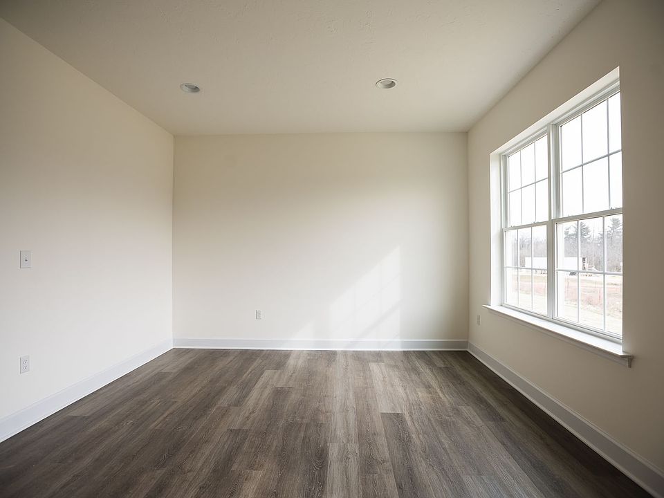 1st image of 3736 Castle Dr