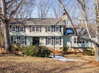1725 Colonial Shores Dr, Hixson, TN 37343