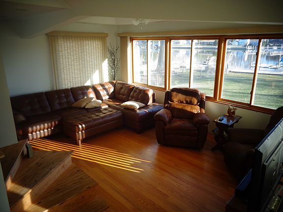 3rd image of 628 Country Club Dr