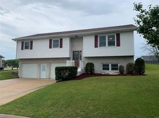 65 Meadows Rd, Hannibal, MO 63401