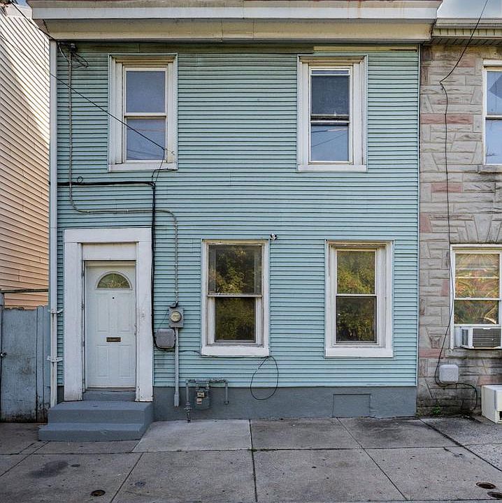1st image of 44 Neversink St
