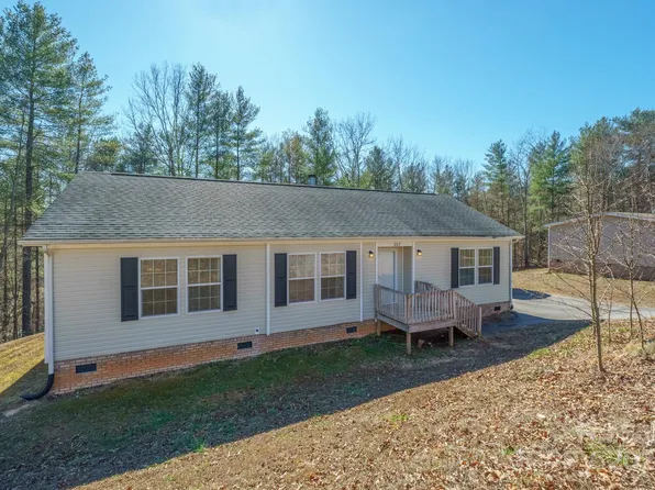 207 Hillcrest Ave, Hickory, NC 28601