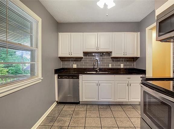 4th image of 3015 S 42nd St