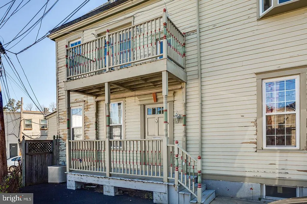 3 bed, 1.0 bath, 950 sqft, $3,450 — Photo 1