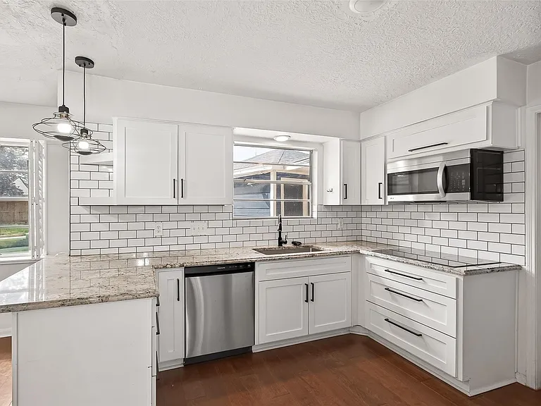 20211 Salzburg Ln — Photo 14