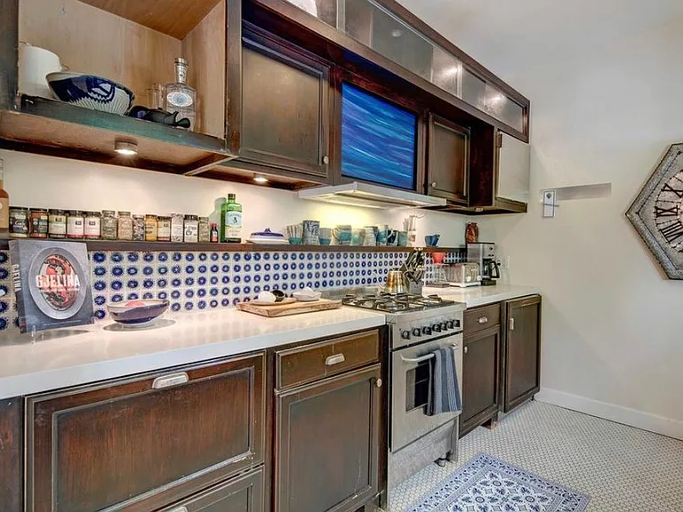946 9th St #D — Photo 8