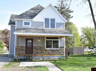 31 Cleveland Ave W, Winnebago, MN 56098