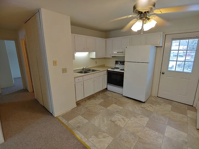 233 W Grant Street — Photo 7
