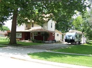 410 S Center St, Forrest, IL 61741