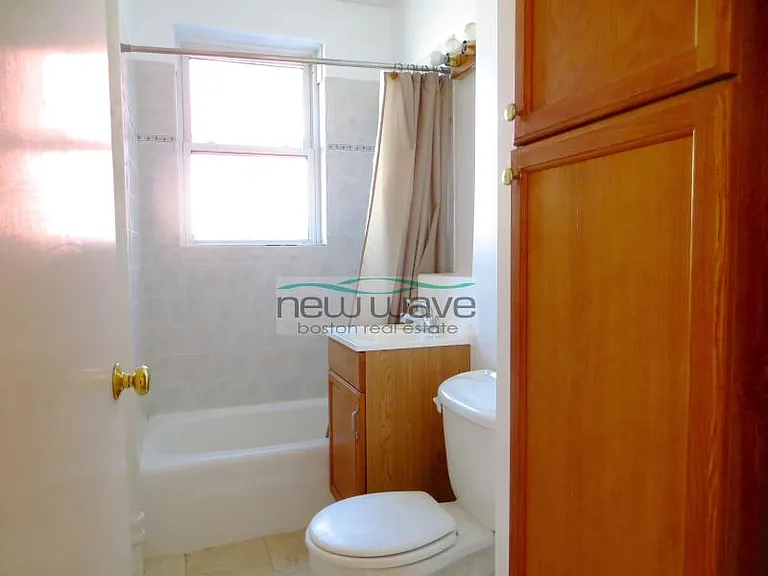 220 Hanover St #28 — Photo 11