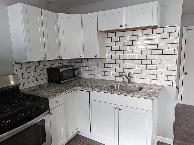 39 S 27th St — Photo 10