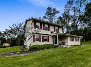 4284 Wolf Hill Dr, Hampstead, MD 21074