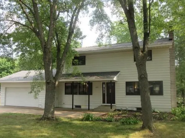 6097 Maple St, North Branch, MN 55056