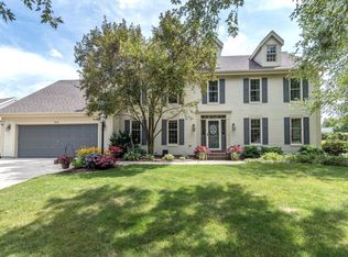 950 Rae Dr, Hartland, WI 53029