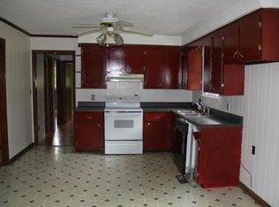 1074 Black Rd, Cunningham, TN 37052