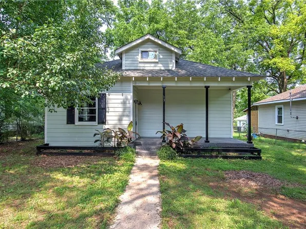 15 Akron St, Cartersville, GA 30120