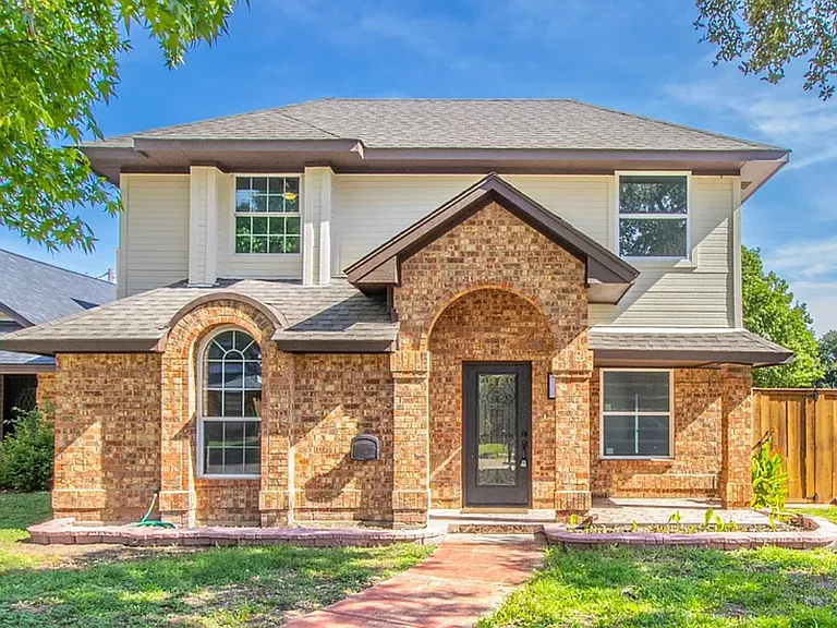 1110 Meadow Park Ln — Photo 8