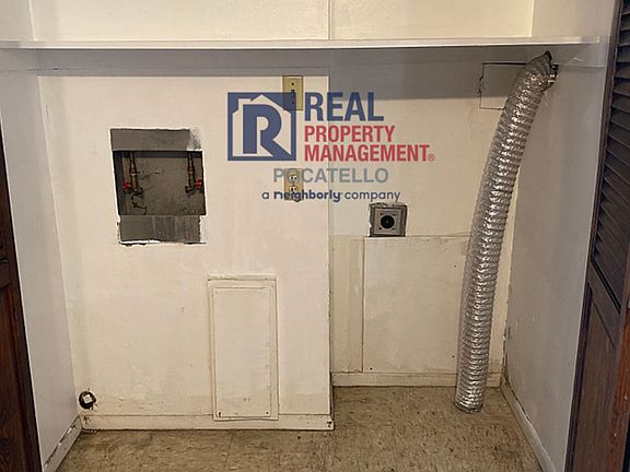 5th image of 951-955 Renee Ave
