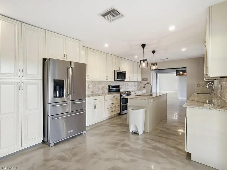 4920 Shady River Ln — Photo 14
