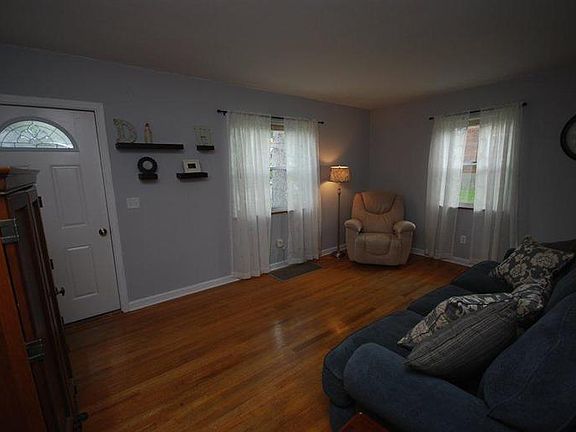 2nd image of 1221 Coolidge Ave