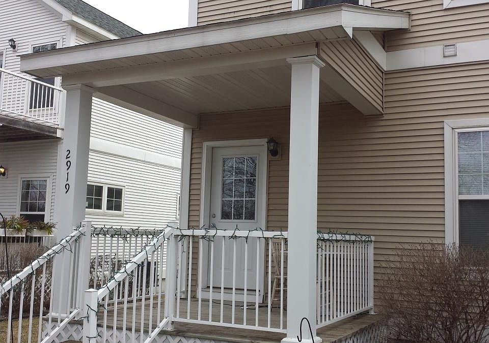 Front Deck - great for a grill